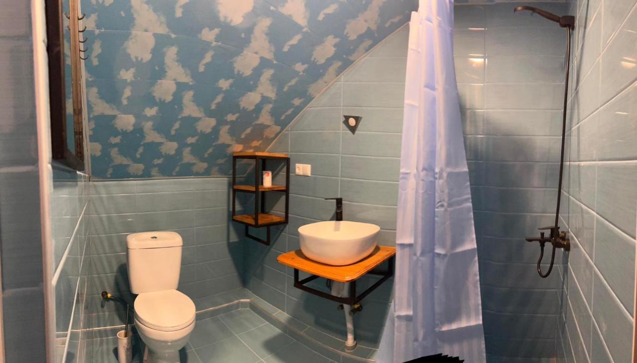 Nino & Irodi'S Guest House คูทายสิ ภายนอก รูปภาพ