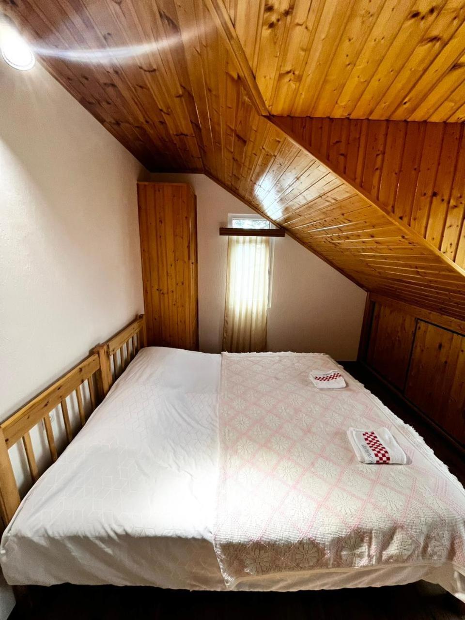 Nino & Irodi'S Guest House คูทายสิ ภายนอก รูปภาพ