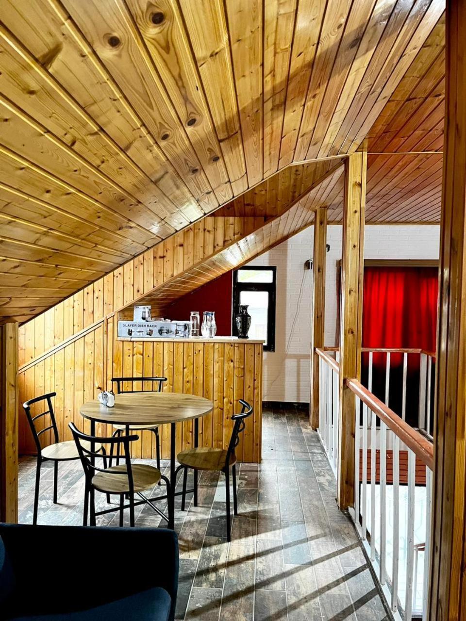 Nino & Irodi'S Guest House คูทายสิ ภายนอก รูปภาพ