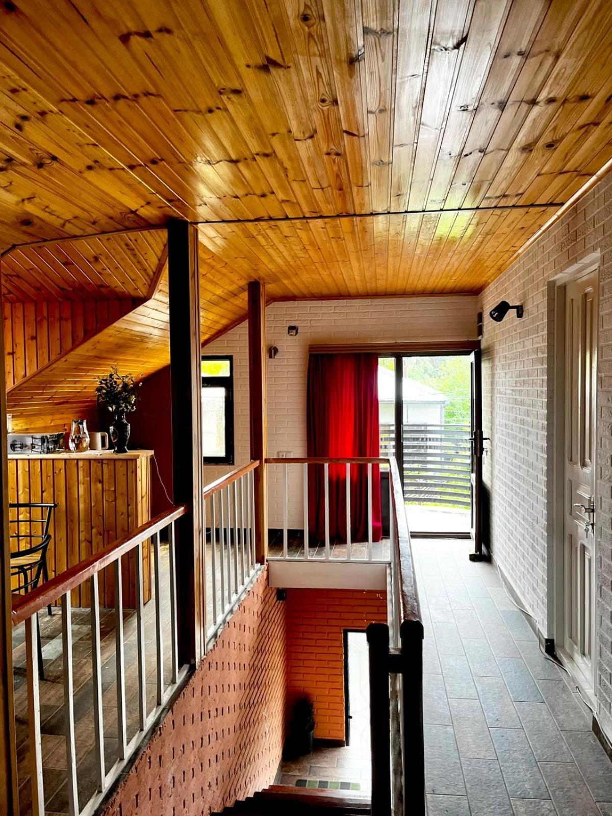 Nino & Irodi'S Guest House คูทายสิ ภายนอก รูปภาพ
