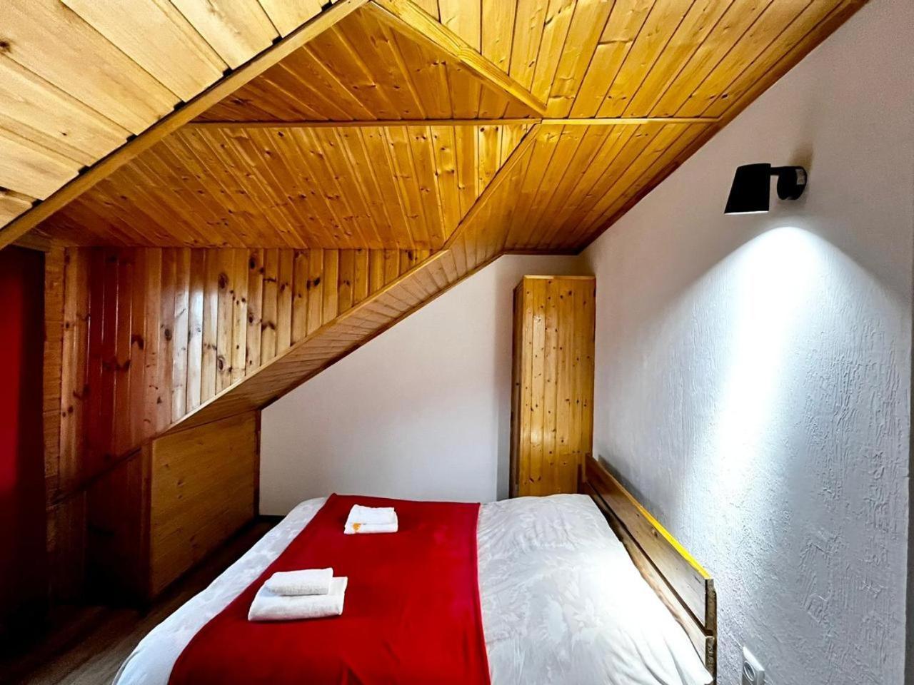 Nino & Irodi'S Guest House คูทายสิ ภายนอก รูปภาพ