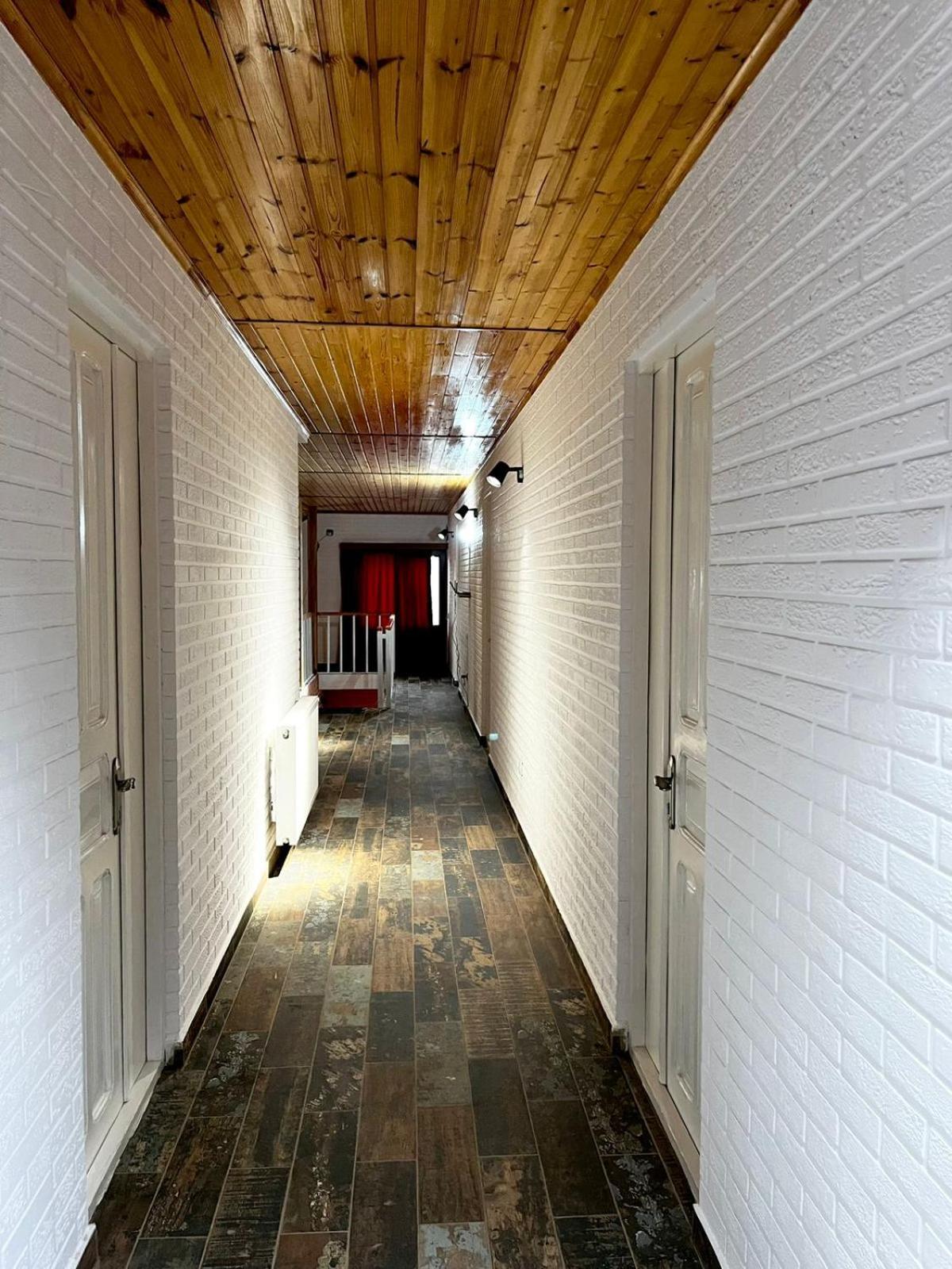 Nino & Irodi'S Guest House คูทายสิ ภายนอก รูปภาพ